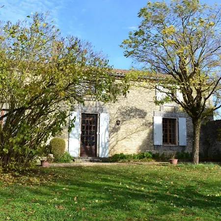 Vars, 5 Pieces, 9 Personnes - Fr-1-653-101 * Vars (Charente)