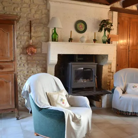 Vars, 5 Pieces, 9 Personnes - Fr-1-653-101 * Vars (Charente)